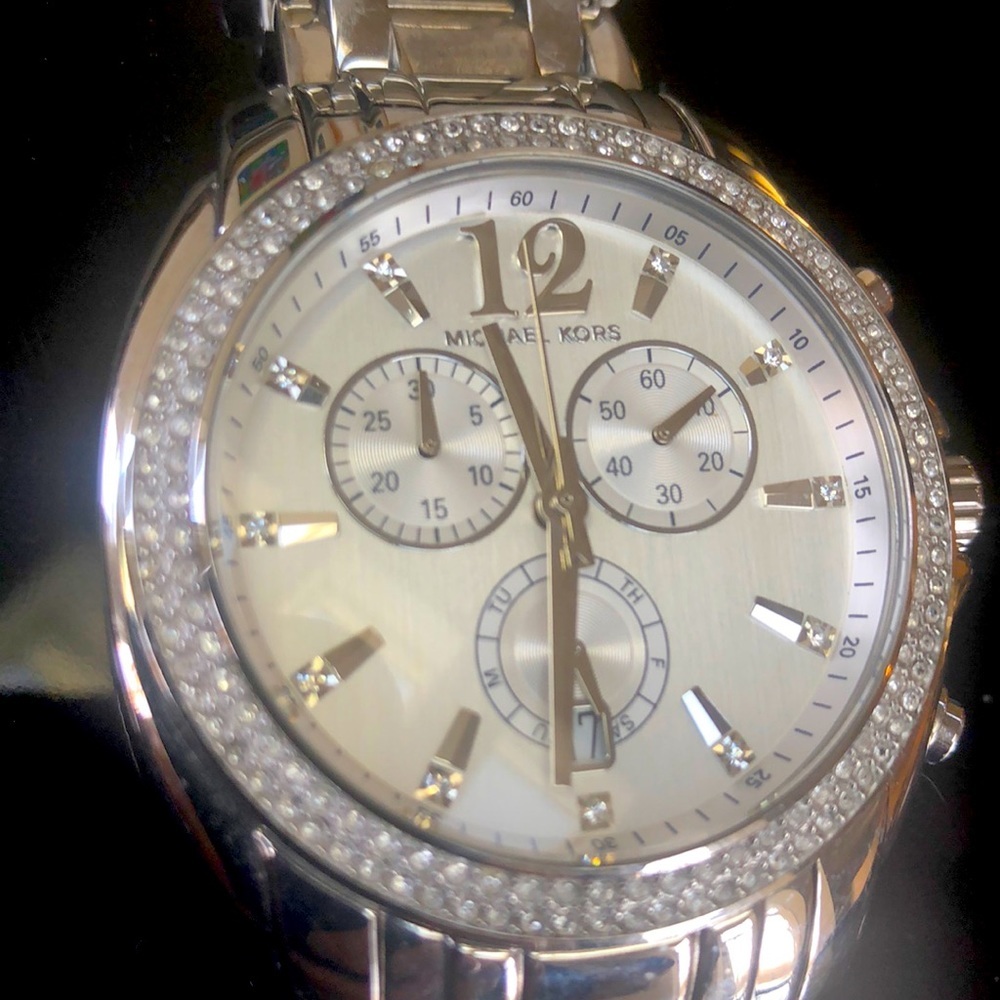 MICHAEL KORS WATCH- needs battery- small wrist